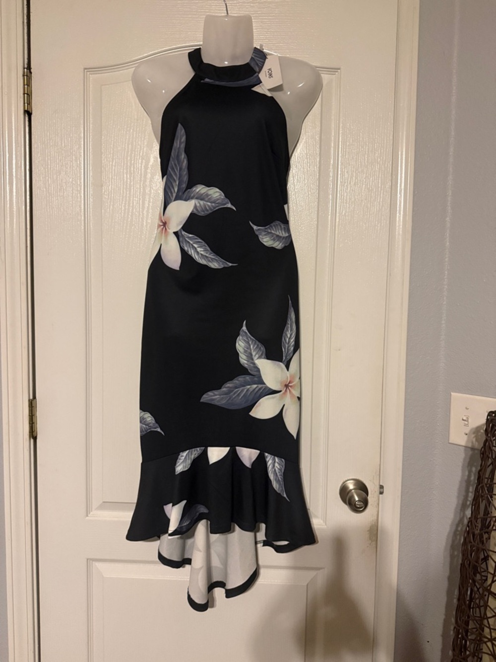 YOINS Black Floral High-Low Halter Dress with White Blooms